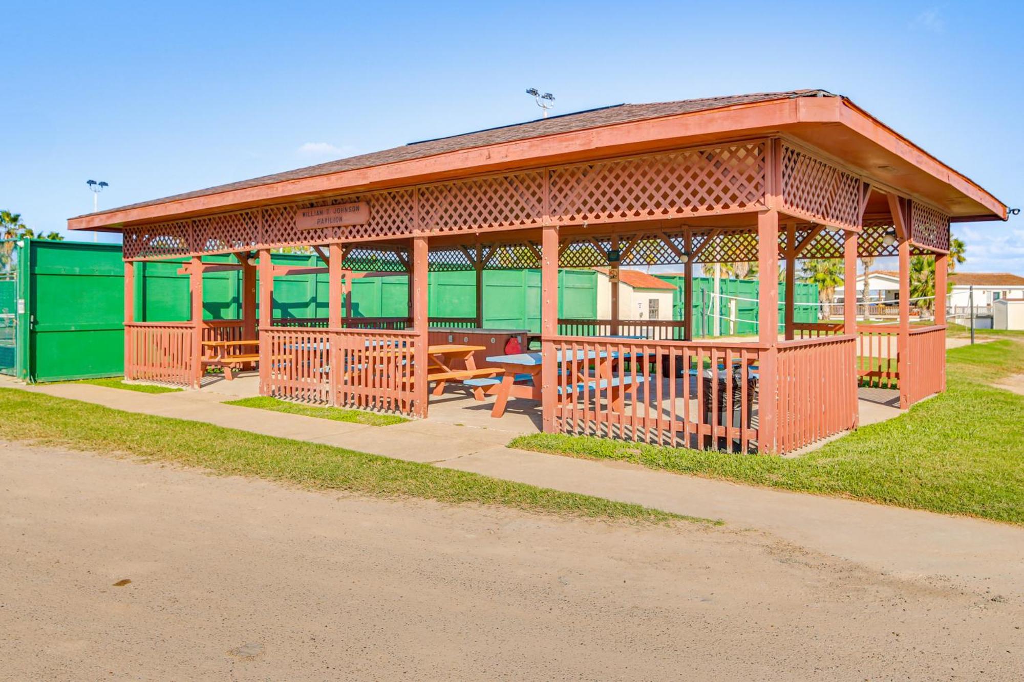 Cozy Waterfront Port Isabel Cottage With Deck! ภายนอก รูปภาพ